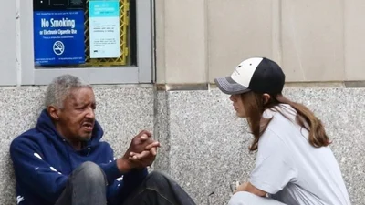 Величезне серце: зірка серіалу "Дивні дива" врятувала безпритульного чоловіка