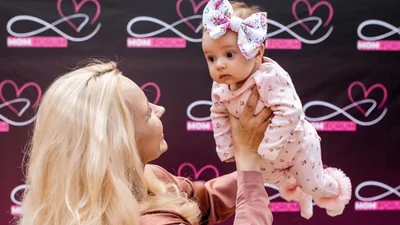 Крошечная дочь Лилии Ребрик впервые вышла в свет со звездной мамой - очаровательные фото