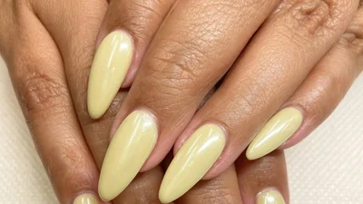 Наймодніший манікюр літа 2024 - butter milk, і ось як його повторити
