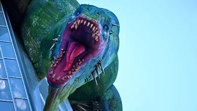 Фото дня: гигантский дракон "захватил" Эмпайр-Стейт-Билдинг – что происходит