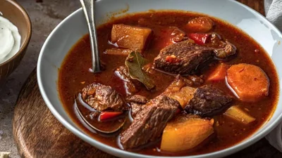 Бограч – як приготувати угорський гуляш за рецептом Клопотенка