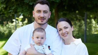 Ivan NAVI зачарував літньою фотосесією з коханою і сином