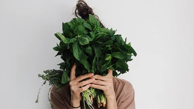 5 красивих варіантів, як можна прикрасити дім на Зелені свята