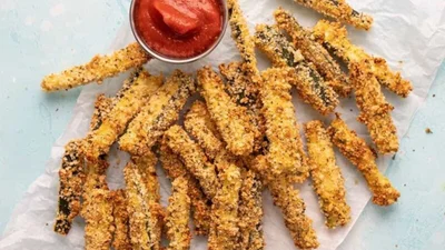 Вкусная закуска за 30 минут: приготовь запеченные кабачки в панировке