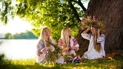 Зеленые праздники 2024 - душевные поздравления в открытках и своими словами для родных