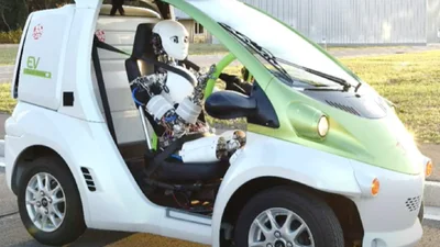 В Японії гуманоїдного робота навчили керувати автомобілем – відео