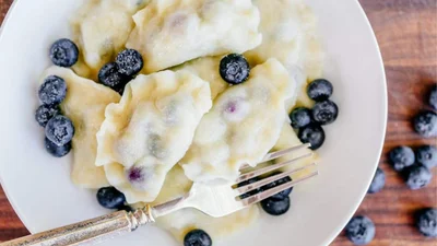 Секрет в тесте: очень вкусные вареники с черникой