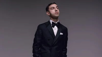 Іван Люленов постібався над своєю дівчиною у кліпі "ЩЕНЕНАРЕЧЕНА"