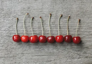 Сладкая и сочная черешня: 5 причин поесть полезных для женщин ягод