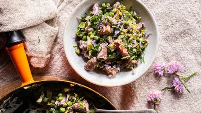 Салат з огірками та курячими серцями – бюджетна страва для свята