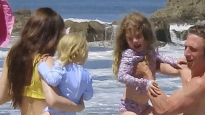 Оце новина: Дакота Джонсон має ніжні стосунки з зіркою серіалу "Ведмідь"