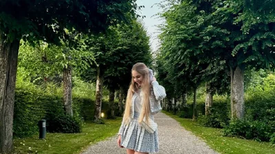 Именно так представляли принцессу: в сети обсуждают милые фото жены футболиста Забарного