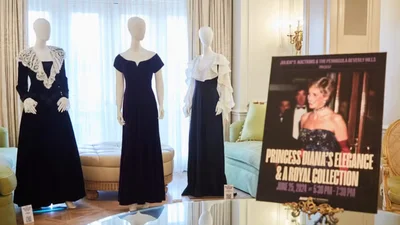 Культові сукні та аксесуари: на аукціон виставили найбільшу колекцію речей принцеси Діани