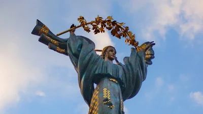 Картинки з Днем Конституції України 2024: найкращі листівки для привітань