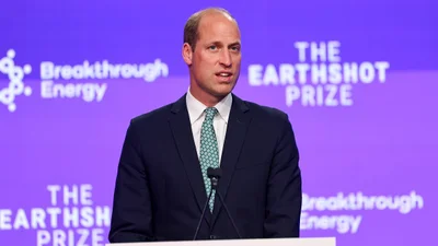 Зелена з ромашками: принц Вільям вразив стиляжним аксесуаром