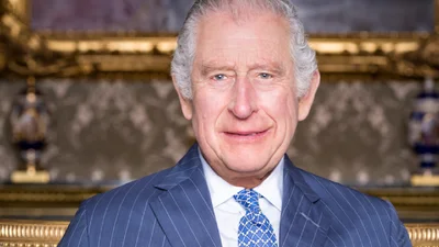 Новый старый портрет монарха: королевская семья опубликовала фото Чарльза по случаю праздника