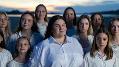 Alyona alyona презентовала новый клип на трек "Тато", в котором намекнула на свадьбу