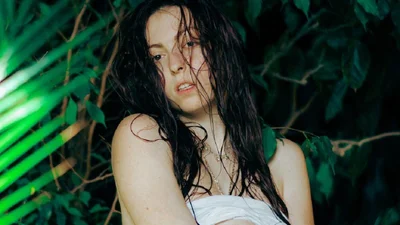 "Как с картин эпохи Ренессанса": Маша Полякова удивила новыми фотографиями без макияжа