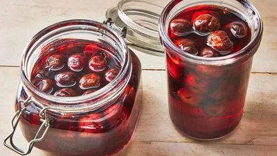 Найсмачніша начинка для десертів: як закрити вишні у власному соку