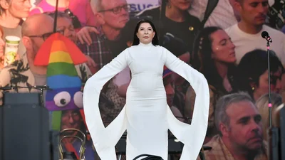 Марина Абрамович провела самый масштабный перформанс за 55 лет своей карьеры