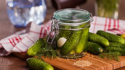 Не такі, як робила твоя мама, а набагато смачніші: рецепт малосольних огірочків