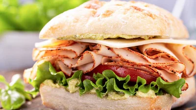 Коли немає світла: як приготувати дуже ситний закритий бутерброд