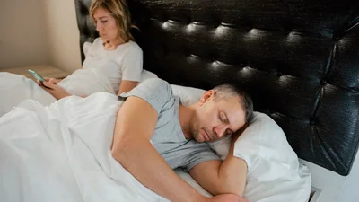 Тримай пояснення, чому чоловікам після сексу хочеться спати