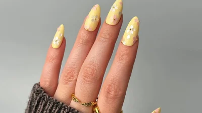 Маникюр на июль 2024: самые трендовые варианты для летнего сезона