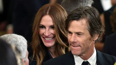 Джулія Робертс чуттєво привітала чоловіка з річницею: як виглядала пара 22 роки тому