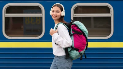 Не тільки яйця та ковбаса: що взяти у потяг з їжі влітку