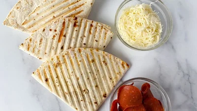 Готуємо в темряві: простий сніданок з лаваша, для якого не треба плити