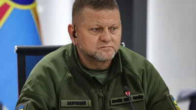 В костюме вместо формы: Валерий Залужный получил новую должность и показал первое фото с работы в Лондоне