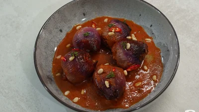 Ектор показав, як приготувати фаршировану цибулю – пальчики оближеш