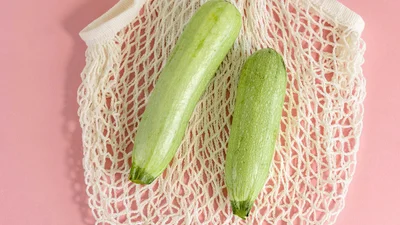 Легкі літні перекуси - спробуй ці холодні страви з кабачків