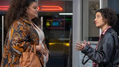 "Крихітки": дивись комедію про материнство без прикрас