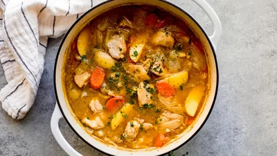 Овощное рагу с курицей – легкий летний ужин в будние дни