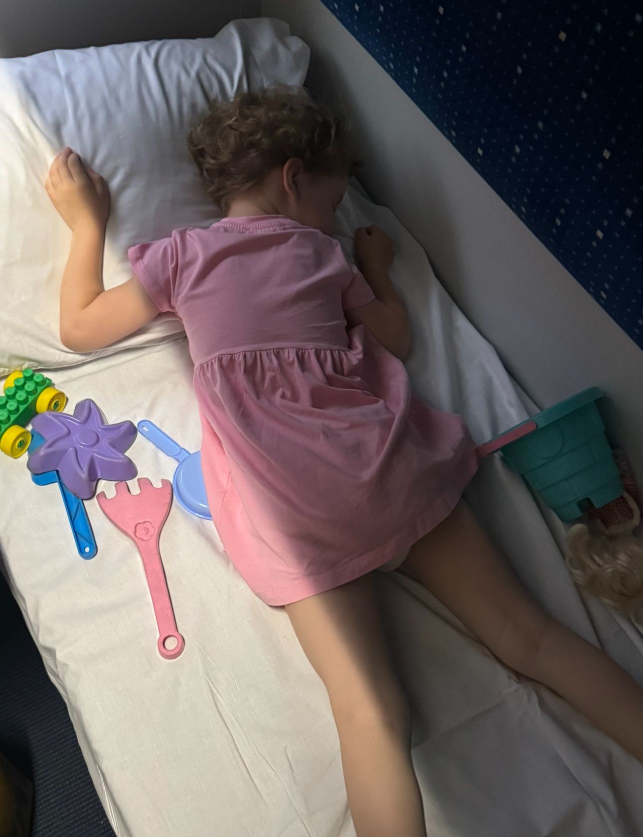 Наталка Могилевська показала, як потягом із доньками їхала на море - 625306 Наталка Могилевська показала, як потягом із доньками їхала на море - фото 625306