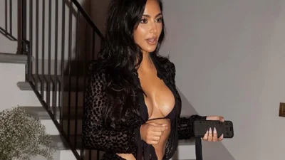 Кім Кардашян показала вечірній лук в купальнику - Роберто Каваллі у захваті