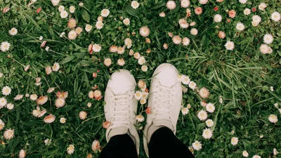 Врятуй свої кросівки: як позбавитися від запаху поту у взутті