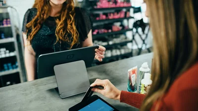 Найкращі тематичні привітання в прозі й картинках до Дня працівника торгівлі