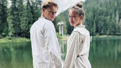 Обручены и счастливы: актер сериала "Первые ласточки" оригинально сделал предложение своей девушке