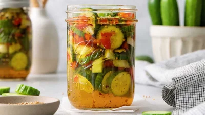 Огірки в аджиці на зиму – для любителів пекучих закусок