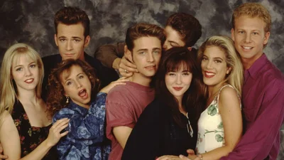 Все ще багаті та красиві: як виглядають зірки серіалу "Район Беверлі-Гіллз" зараз