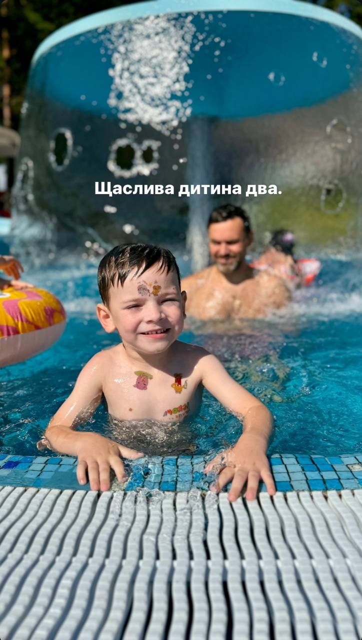 Родина Мірошниченків в оновленому складі поїхала на море - 627317 Родина Мірошниченків в оновленому складі поїхала на море - фото 627317