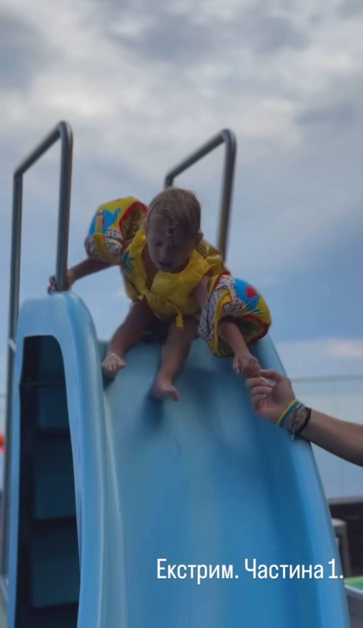 Родина Мірошниченків в оновленому складі поїхала на море - 627318 Родина Мірошниченків в оновленому складі поїхала на море - фото 627318