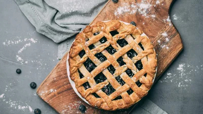 Відчуй літо на смак: 3 найкращі рецепти шарлоток від Євгена Клопотенка