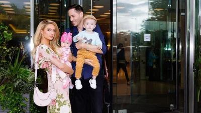 Образцовая мамочка: Пэрис Хилтон очаровала фото со своими детьми на отдыхе