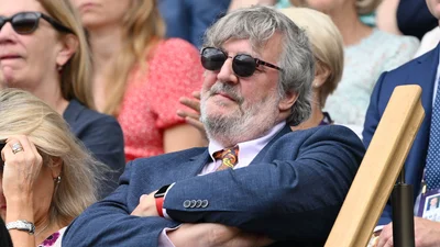 Легенда Стівен Фрай зняв фільм про Україну: можна дивитись безплатно