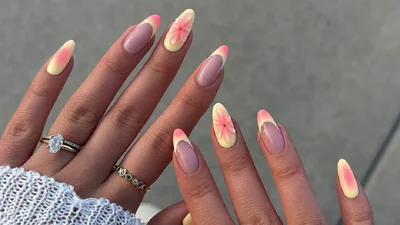 Ніжно та яскраво: ідеї стильного манікюру на серпень 2024
