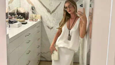 Роскошь нейтральных цветов: Роузи Хантингтон-Уайтли показала 5 стильных луков на лето 2024